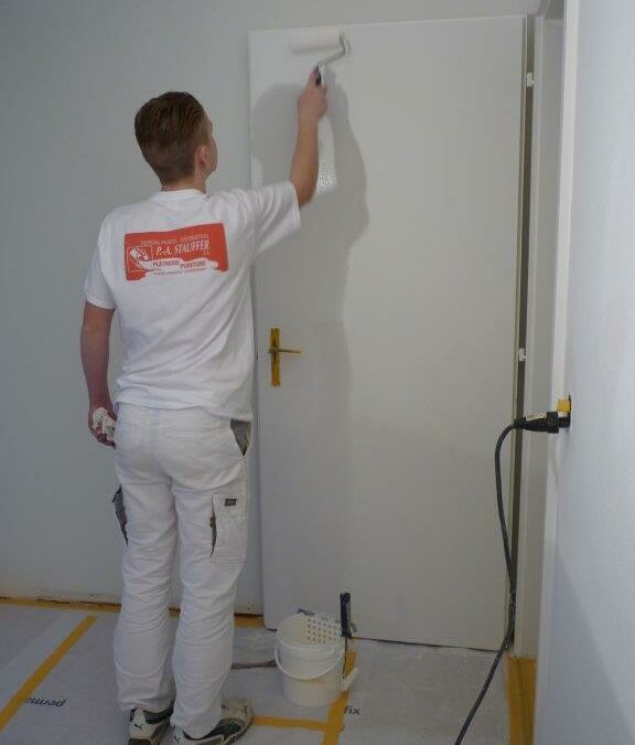 Application de peinture émail sur boiserie