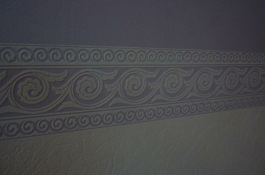 Détail d’une décoration d’une frise sur papier intisé